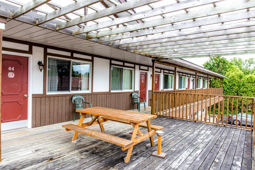 Cedar Lodge Motel 고드리치 외부 사진